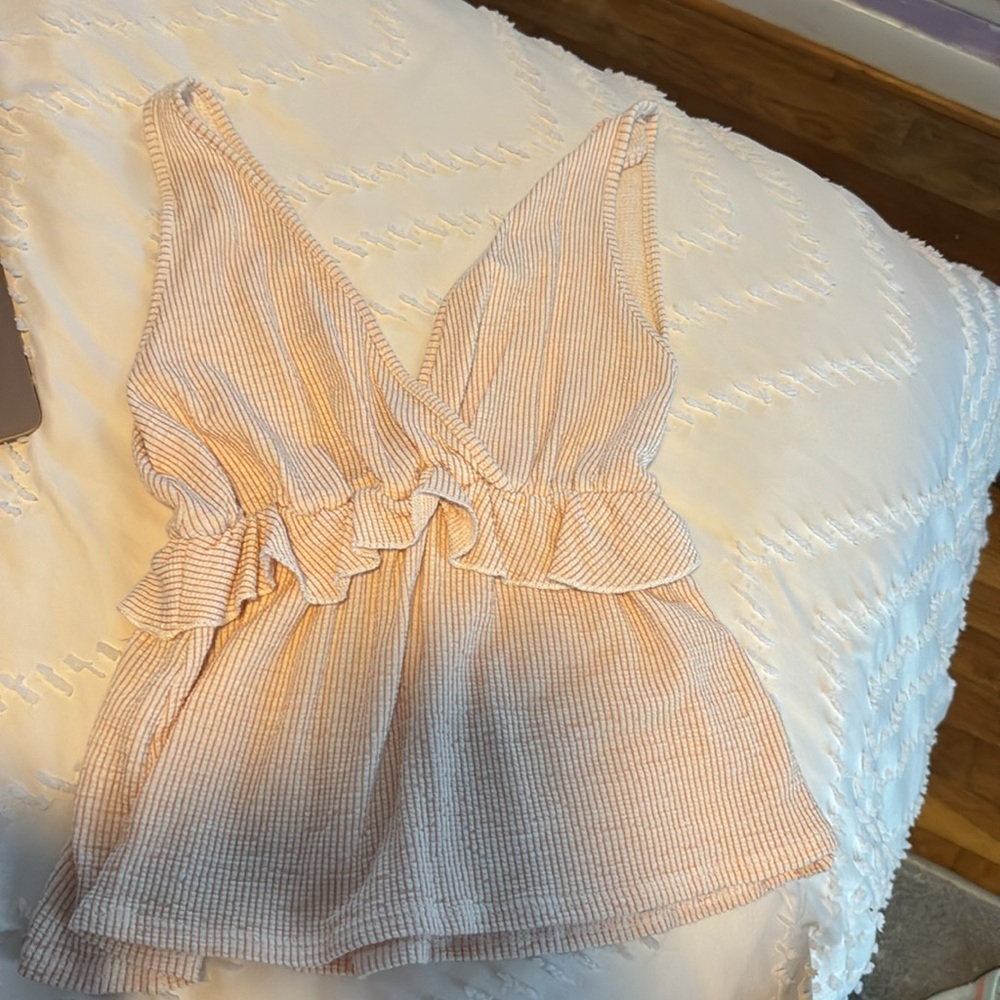 Pink and White crossover flowy top